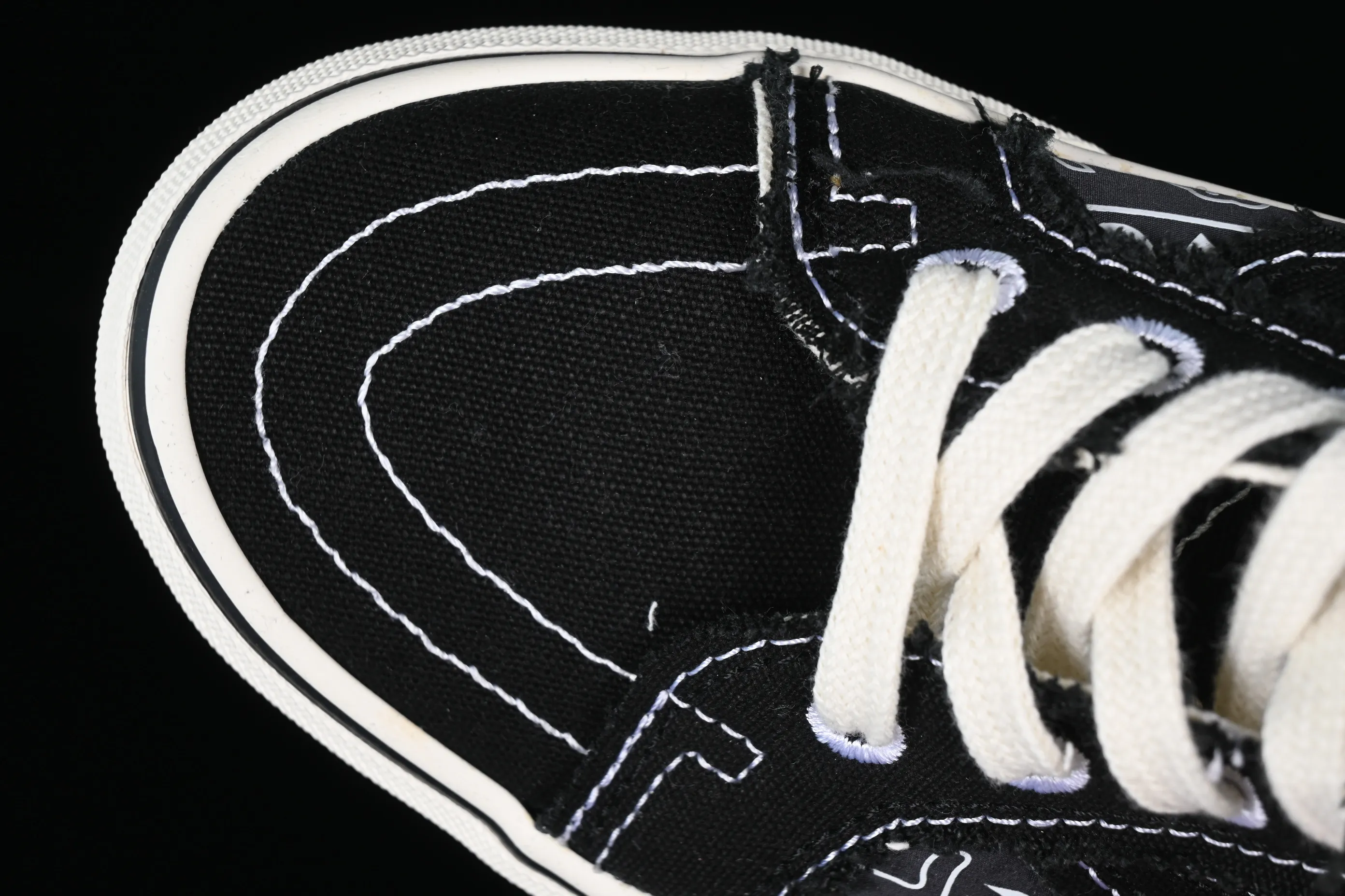 All categories Vans Vans series Vans Hi Vans high-top Vault by Vans x Invincible joint series high-top casual sneakers VN000CDDBP6